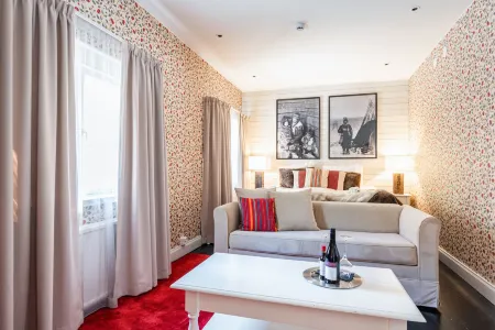 아크틱 라이트 호텔