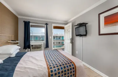Boardwalk Hotel Charlee & Apartments Beach Hotel Oceanfront فنادق في سيسايد هايتس