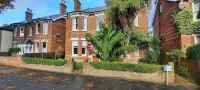 Colebrook Guest House Hotels in Фарнборо