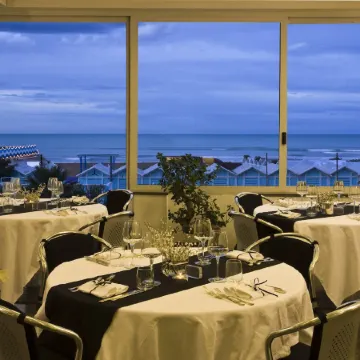 Hotel Michelangelo Отели рядом с достопримечательностью «Mojito Beach Riccione»