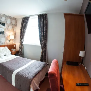 Thomas James Hotel Hotels near Leamington Spa Tourist Information Centre