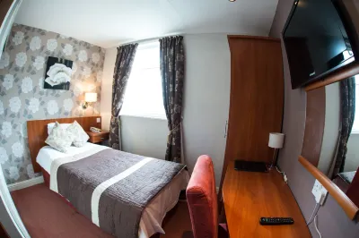 Thomas James Hotel Hotel in zona Newbold Comyn