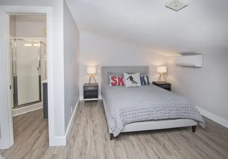 Heart of Vail Unit13 with AC- NEW LOWER PRICE, HEART OF VAIL. WALK TO GONDOLA, Отели рядом с достопримечательностью «Sonnenalp Club»