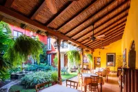 Estrada Hotel & Bistro - 3-Star