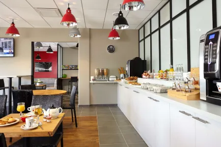 Kyriad Lyon Est - Stadium - Eurexpo Отели в г. Десин-Шарпьё