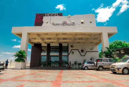Poppys Hotel Madurai Отели рядом с достопримечательностью «Минкши Амман Темпл»