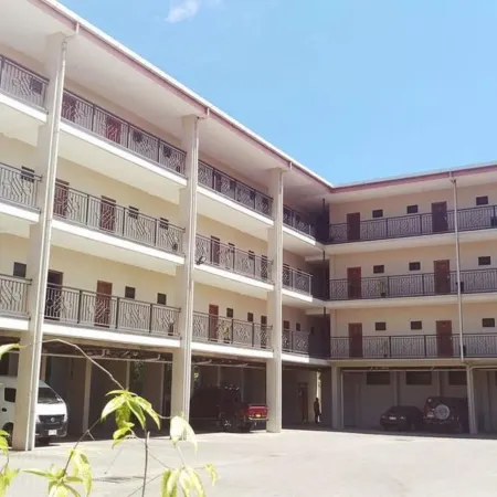 Paddy's Hotel & Apartments Отели рядом с достопримечательностью «Заповедник Порт-Морсби»