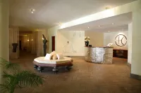Billionaire Beach Front Apartments - spa