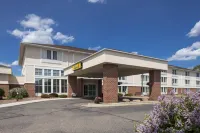 Super 8 by Wyndham Menomonie WI - Moteles