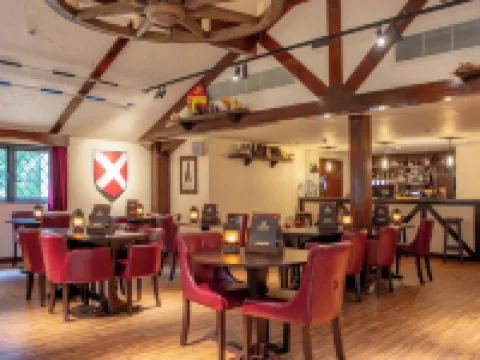 Warwick Castle Hotel & Knight's Village Hotels in Warwick