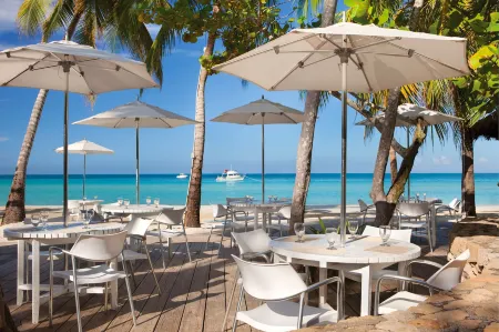 Couples Swept Away Отели в г. Негрил