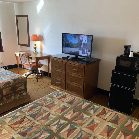 Brentwood Inn & Suites
