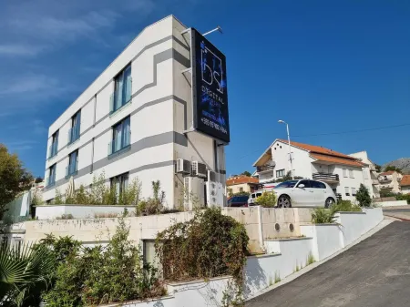 Hotel San Antonio Отели в г. Podstrana