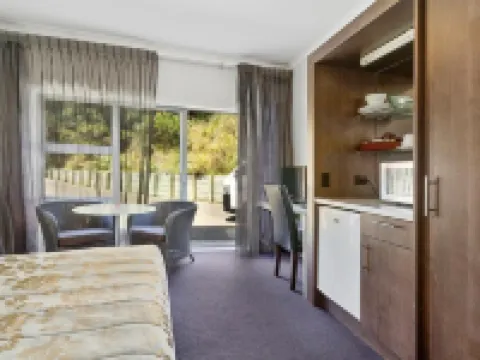 Amethyst Court Motor Lodge Hotels in Porirua
