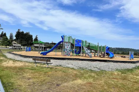 Twin Oaks Retreat by Avantstay Mins to Freeland Отели рядом с достопримечательностью «Парк округа Дабл Блафф»