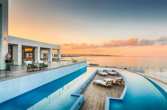 Abaton Island Resort & Spa โรงแรมใน