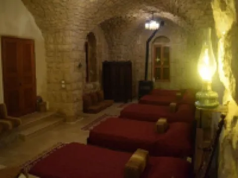 Boustany Guest House - Hostel Hotels in Barouk