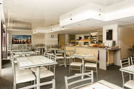 Brit Hotel Cahors - Le France Отели рядом с достопримечательностью «Musée de Henri Matisse»