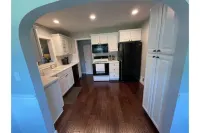 Cheerful 3 Bedroom Cottage Getaway w/ Lake Access