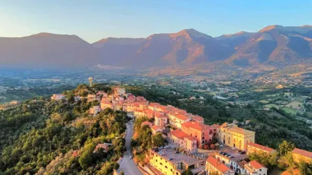 Captivating 1-Bed Apartment in Gallinaro Отели в г. Броккостелла