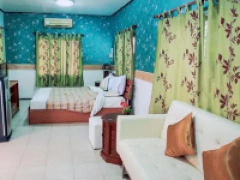 ห้วยขาแข้ง คันทรีโฮม รีสอร์ท โรงแรมในอำเภอ บ้านไร่