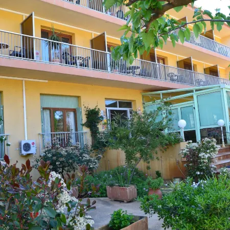 Hotel Cyrnea