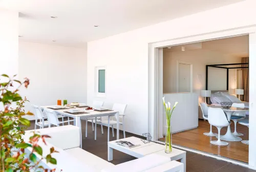 Dilman Luxury Stay - Bed and Breakfasts