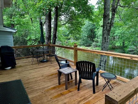 Rivers Edge Cabin, Swimming, Tubing, Fishing, Fire Pit, Grill, Wi-Fi, Relaxing!