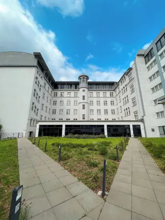 Quentin XL Potsdamer Platz Отели рядом с достопримечательностью «КПП Чарли»