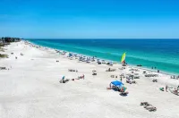 Cozy Cottage Retreat at Tradewind Resort #32 in Bradenton Beach