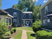 Family Farmhouse Inn Các khách sạn gần Woodstock Museum