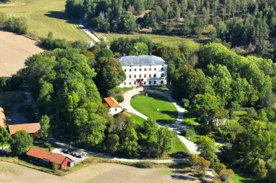 Husby Säteri Hotels near Stegeborgs Slottsruin