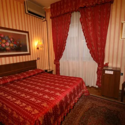 Hotel Italia City Center Hotels near Old Town