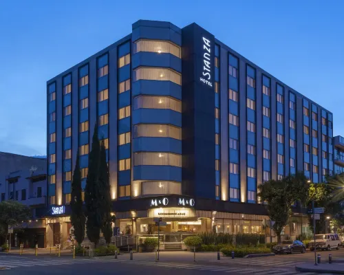 Stanza Hotel Hotels near Doctores