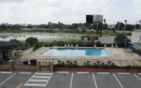 Quality Inn & Suites Kissimmee by the Lake - Ramah keluarga