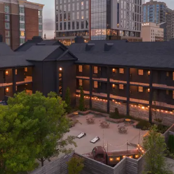 Bode Nashville Отели рядом с достопримечательностью «Музей Пэтси Клайн»