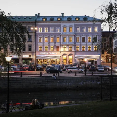 Hotel Flora Отели рядом с достопримечательностью «Парк Слоттскоген»