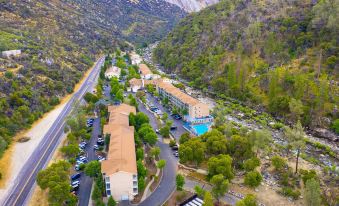 Yosemite View Lodge