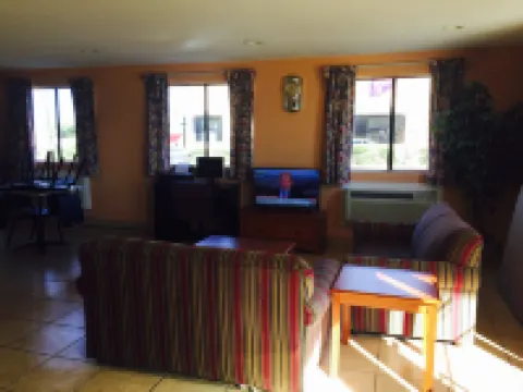 德州拉夫金套房飯店