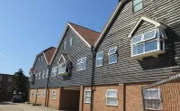 Oyster Fleet Hotel Hotels near Canvey Island Transport Museum