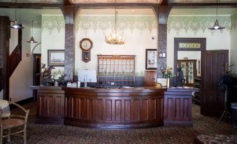 Sheridan Inn, B/W Signature Collection