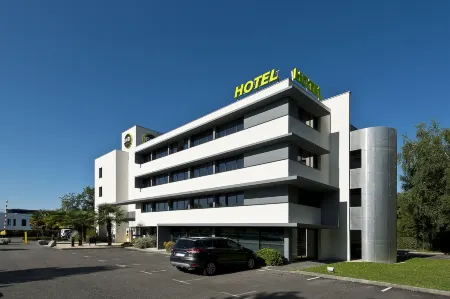 B&B Hotel Pau Zénith Отели в г. Пау