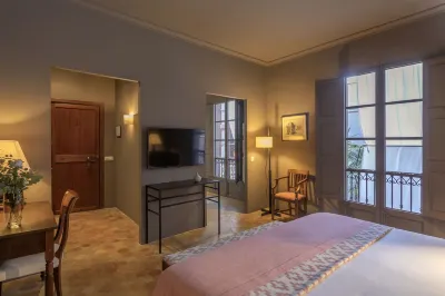 부티크 호텔 칸 세라 Plaça de la Mare de Déu deLluc 주변 호텔