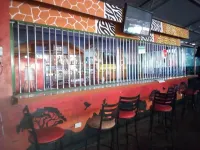 Summit Guest House & Grill Отели в г. 