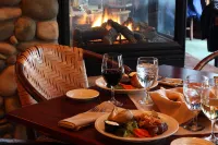 Mountain Lake Lodge Hotels in Bigfork