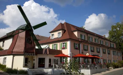 Hotel Restaurant Zur Windmühle Hotel berhampiran Segment der Berliner Mauer
