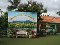 Turfan Hotel and Tigger Park Hotels near Wat Si Sawamg