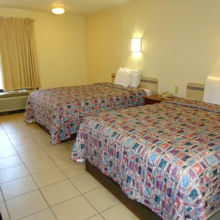Super 6 Inn & Suites