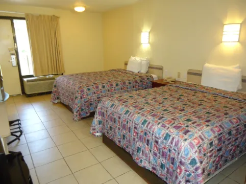 Super 6 Inn & Suites