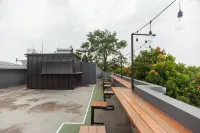 RedDoorz Syariah Near Grand Galaxy Park